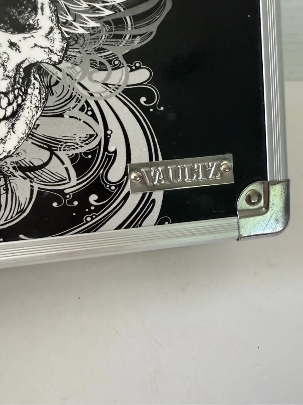 Vaultz‎ skull pencil box